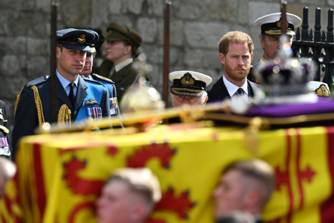 Le prince William et son frère séparé, le prince Harry, ont rejoint leur père, le roi Charles III, lors de la procession et des funérailles de la reine Elizabeth II