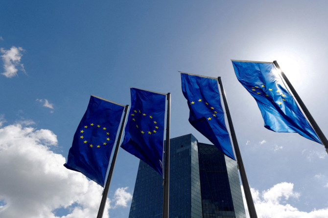 Les drapeaux de l&#39;Union européenne flottent devant le siège de la Banque centrale européenne (BCE) à Francfort