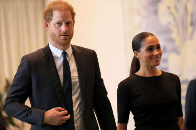 Le prince Harry (à gauche) et son épouse Meghan Markle (à droite) ont stupéfait la monarchie en annonçant qu&#39;ils quittaient leurs fonctions royales et déménageaient aux États-Unis au début de 2020