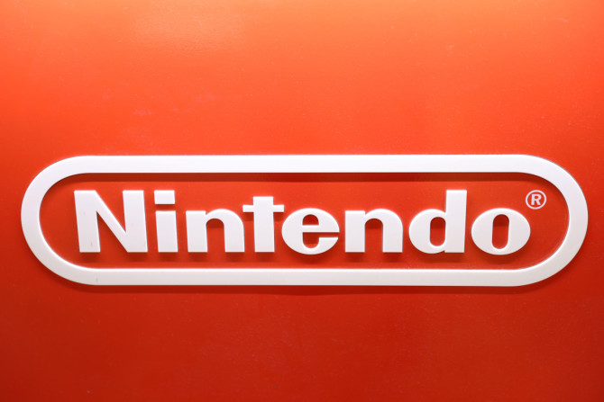 Le logo Nintendo est visible dans un GameStop à Manhattan, New York
