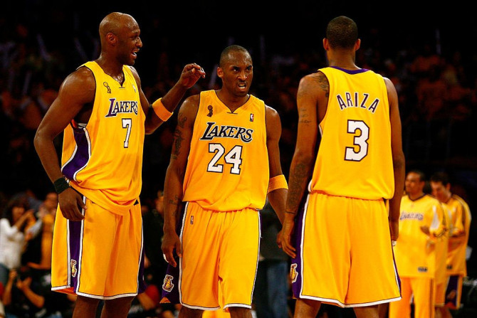 Lamar Odom #7, Kobe Bryant #24 et Trevor Ariza #3 des Los Angeles Lakers