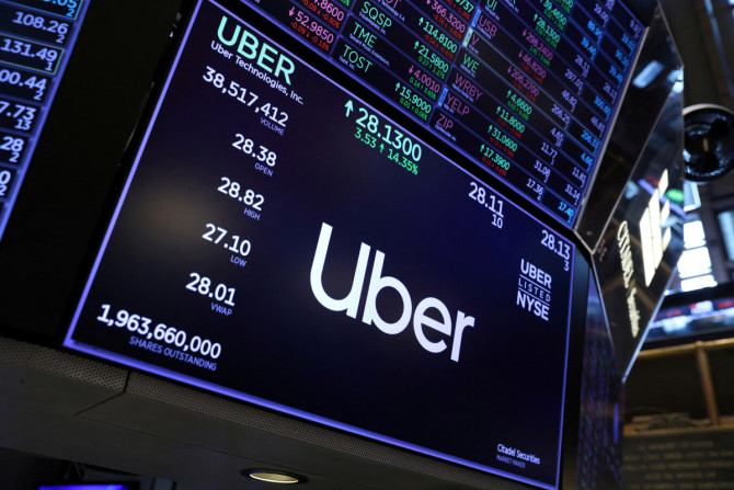 Le logo Uber est visible sur le parquet de la Bourse de New York (NYSE) à Manhattan, New York City