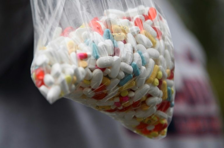Les décès par surdose de drogue aux États-Unis ont grimpé à plus de 100 000 cette année pour la première fois pendant la pandémie de Covid-19, exacerbés par un flot de fausses pilules en ligne