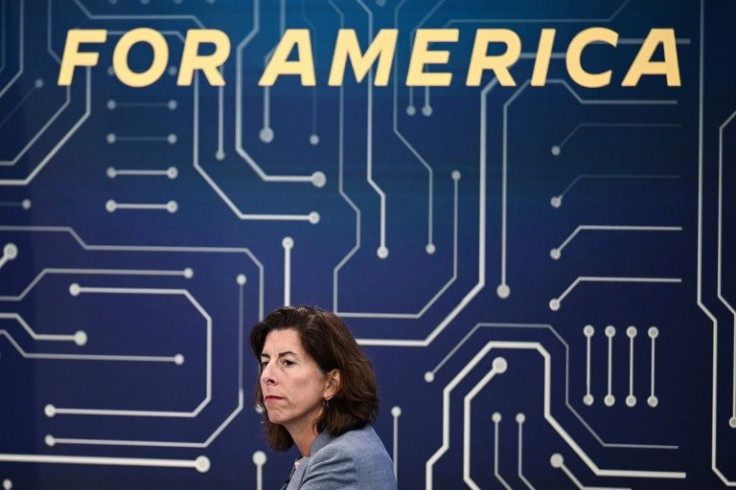La secrétaire américaine au Commerce, Gina Raimondo, déclare que le renforcement de la fabrication américaine de semi-conducteurs est une question de sécurité nationale