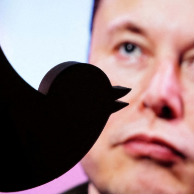 L&#39;illustration montre la photo d&#39;Elon Musk et le logo Twitter