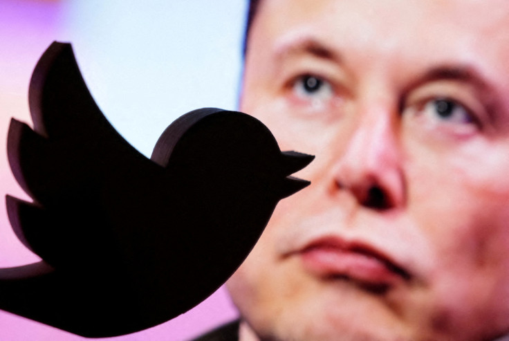 L&#39;illustration montre la photo d&#39;Elon Musk et le logo Twitter