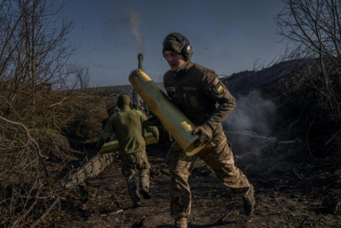Le président ukrainien Volodymyr Zelensky a déclaré que son armée menait des batailles féroces avec les forces russes dans la région orientale de Donetsk