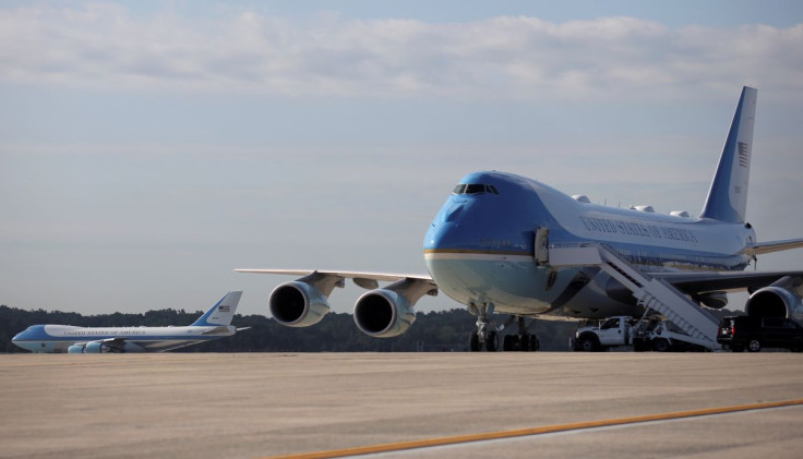 Une paire de Boeing 747 modifiés qui servent d&#39;avions présidentiels Air Force One sont vus à Joint Base Andrews, Maryland, États-Unis, le 29 juillet 2020.