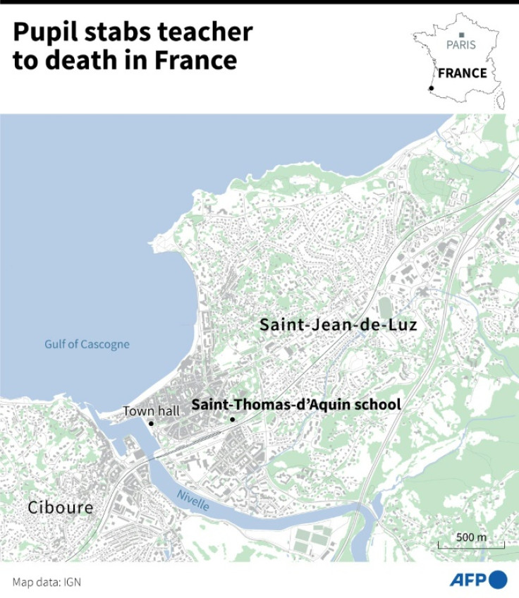 Carte Zoom localisant l&#39;école Saint-Thomas-d&#39;Acquin dans la ville méridionale de Saint-Jean-de-Luz, où un enseignant est décédé après avoir été poignardé par un élève