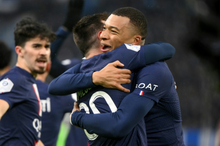 Kylian Mbappe a marqué deux fois lors de la victoire 3-0 du Paris Saint-Germain contre Marseille pour atteindre 200 buts pour le club