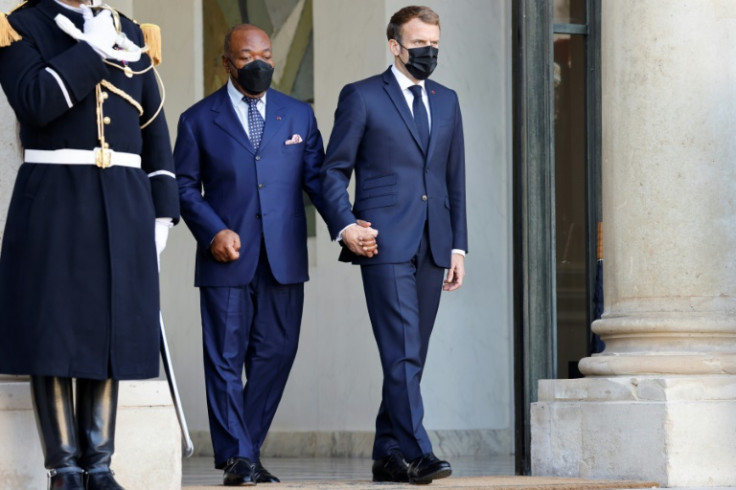 Le président français Emmanuel Macron et le dirigeant gabonais Ali Bongo Ondimba à Paris en novembre 2021