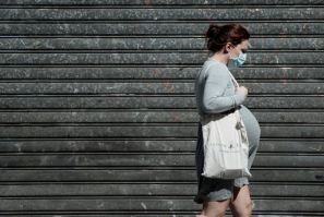 "La pénalité liée à la maternité - la perte de revenus subie par les femmes qui élèvent des enfants - est devenue le facteur le plus important de l&#39;écart de rémunération entre les sexes", indique le rapport.