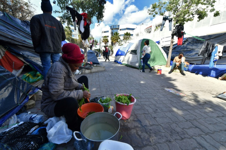 De nombreux migrants vivent toujours à la dure à Tunis