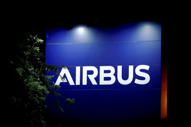 Un logo d&#39;Airbus s&#39;affiche à l&#39;entrée de son usine de Blagnac près de Toulouse