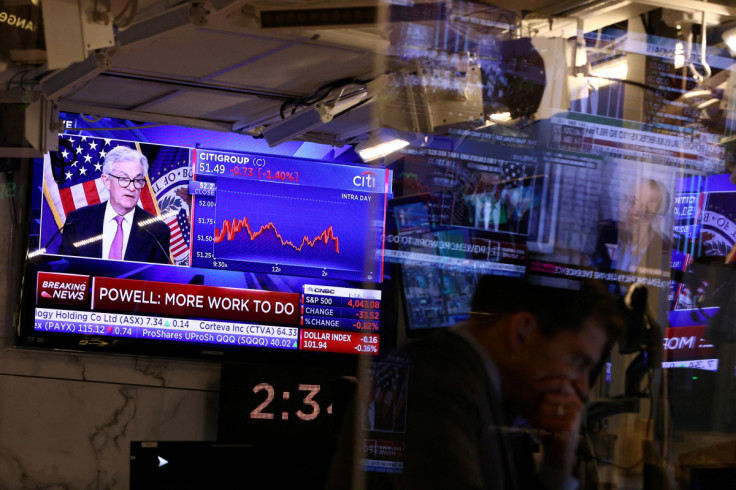 Le président de la Réserve fédérale, Jerome Powell, annonce des taux d&#39;intérêt sur le parquet de la Bourse de New York (NYSE) à New York