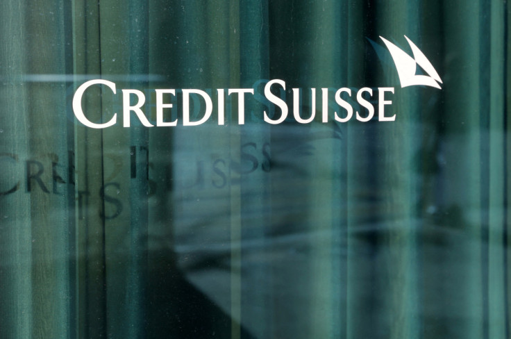 Un logo est représenté sur la banque Credit Suisse à Genève
