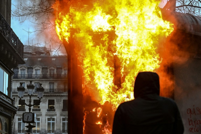 Des images de la violence en France ont fait la une de plusieurs pays
