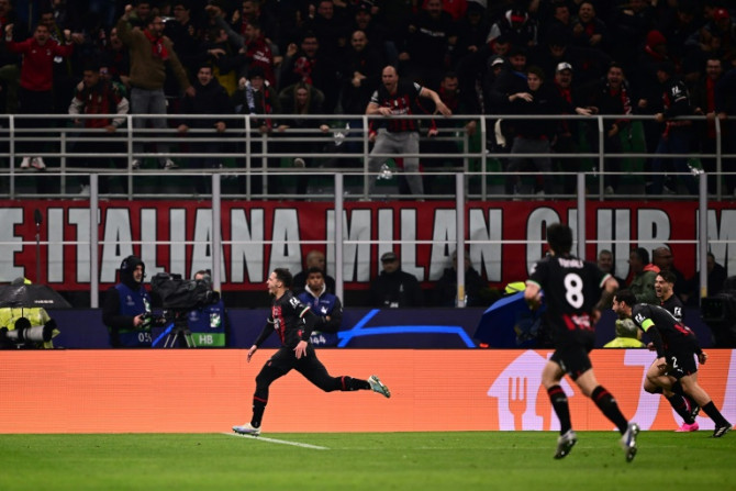 Ismael Bennacer de l&#39;AC Milan célèbre son but en première mi-temps