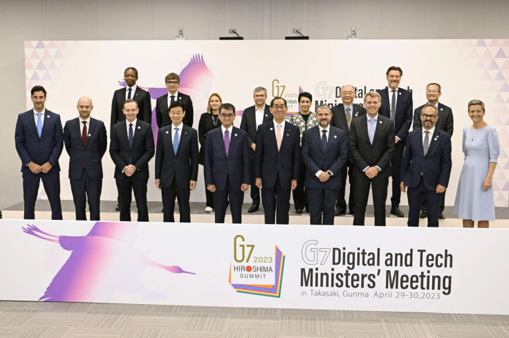 Les ministres du numérique et de la technologie assistent à une séance photo lors de la réunion des ministres du numérique et de la technologie du G7 à Takasaki