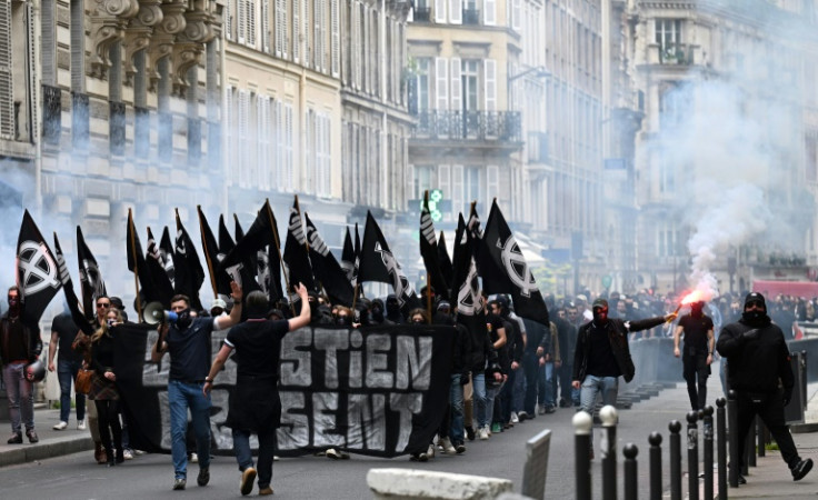 Environ 600 militants d&#39;extrême droite se sont rassemblés samedi dans les rues de Paris