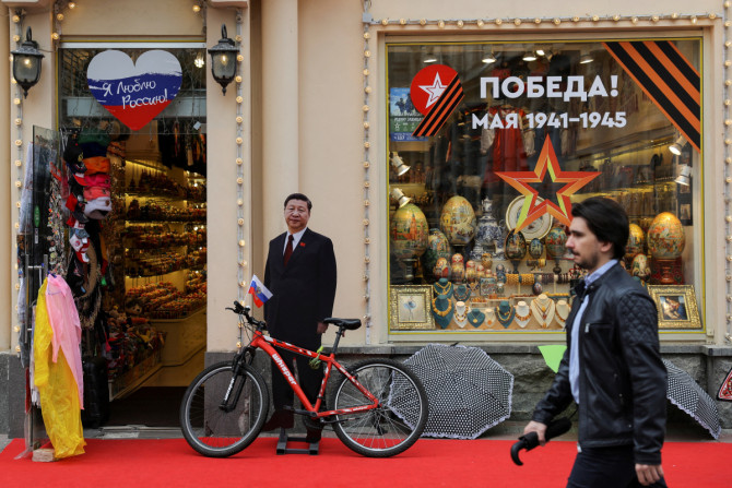Une découpe représentant le président chinois Xi Jinping est exposée à l&#39;extérieur d&#39;une boutique de cadeaux à Moscou