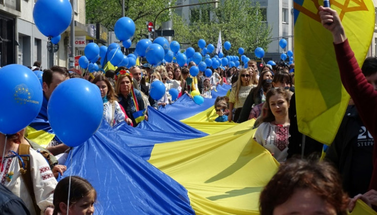 Plusieurs centaines de supporters ukrainiens se sont rassemblés à Aachan