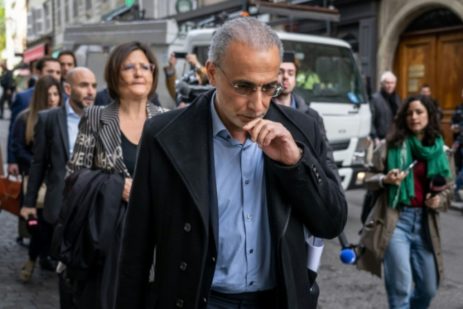 Tariq Ramadan arrive lundi au palais de justice de Genève pour faire face à des accusations de viol