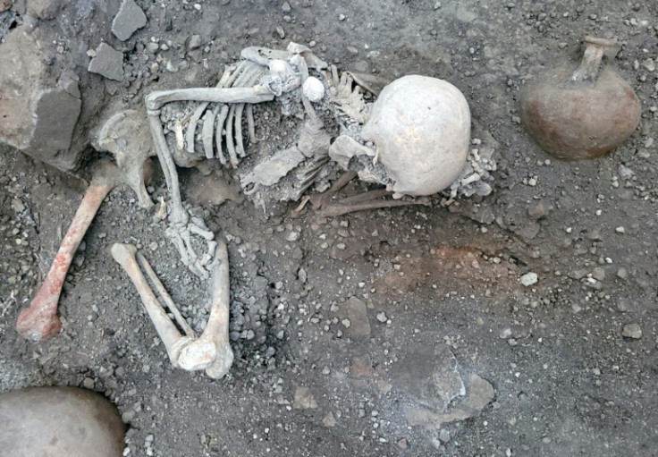 Les archéologues ont trouvé deux nouveaux squelettes lors de fouilles à Pompéi, détruits en 79 après JC