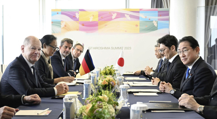 Le chancelier allemand Olaf Scholz tient une réunion bilatérale avec le Premier ministre japonais Fumio Kishida en marge du sommet des dirigeants du G7 à Hiroshima