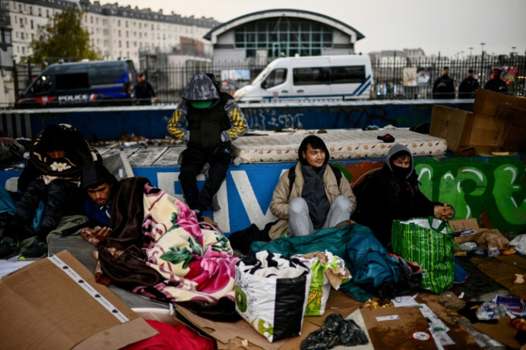 La police nettoie régulièrement les camps de migrants illégaux autour de la capitale