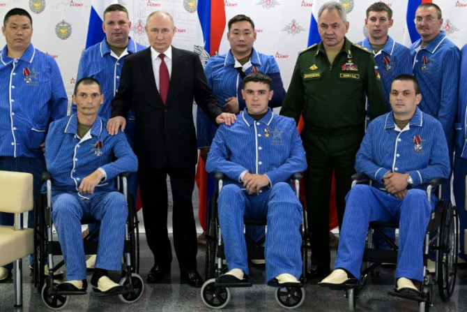Le président russe Vladimir Poutine a rendu visite à des soldats blessés dans un hôpital de Moscou