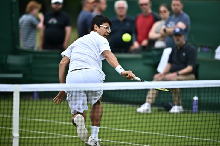 Chung Hyeon de Corée du Sud en action lors du tournoi de qualification de Wimbledon