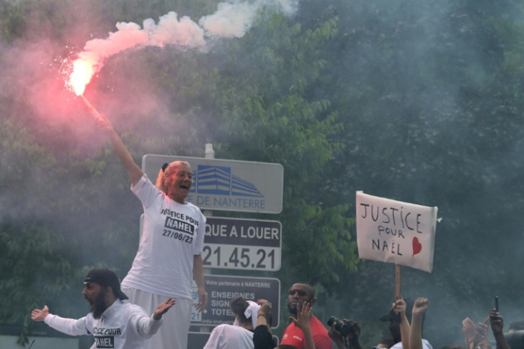 La mère de Nahel, Mounia, a dirigé jeudi une marche commémorative dans la banlieue parisienne de Nanterre