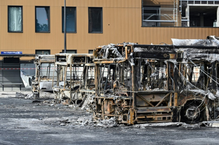 La violence et les pillages ont frappé la France lors d&#39;une quatrième nuit de manifestations vendredi