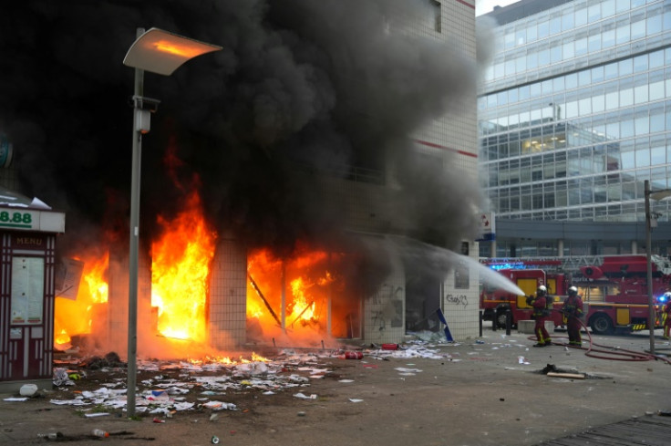 Alors que certains commerçants parlent de fermer leurs portes à la suite des attentats, le ministre de l&#39;Économie Bruno Le Maire a promis une aide gouvernementale et poussé les assureurs et les banques à aider