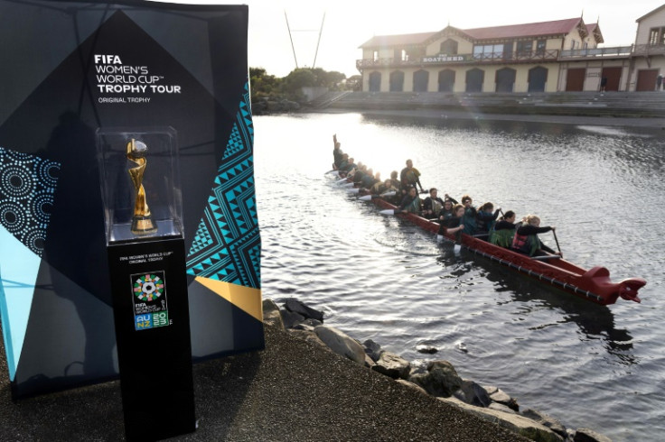 Le trophée de la Coupe du monde féminine affiché à Wellington