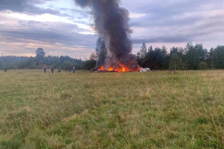 Cette photographie publiée sur une chaîne Telegram liée à Wagner @grey_zone le 23 août 2023 montre l&#39;épave d&#39;un avion en feu près du village de Kuzhenkino, dans la région de Tver.