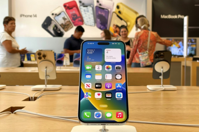 Les ventes d&#39;iPhone d&#39;Apple ont été en retard par rapport aux estimations au cours du trimestre récemment terminé et des rapports non confirmés indiquent que la Chine empêche les fonctionnaires d&#39;utiliser les téléphones.
