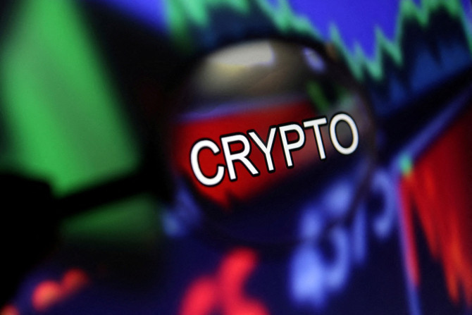 L&#39;illustration montre le mot « Crypto » et le graphique boursier