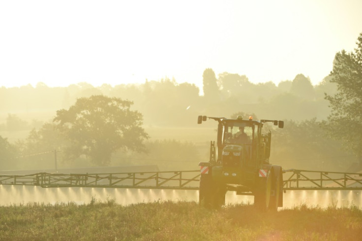 Le glyphosate est l&#39;un des désherbants les plus utilisés au monde, mais les critiques soulignent les preuves selon lesquelles il pourrait provoquer le cancer.