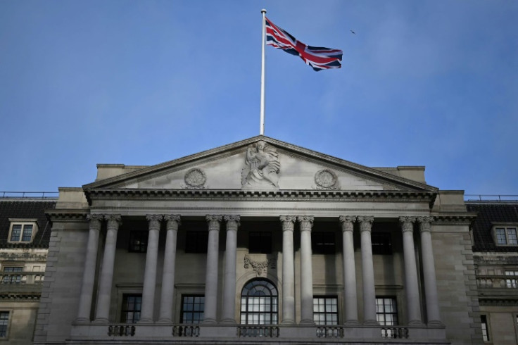 La Banque d&#39;Angleterre doit décider si elle relèvera à nouveau ses taux ou les maintiendra inchangés suite à une baisse surprise de l&#39;inflation au Royaume-Uni.
