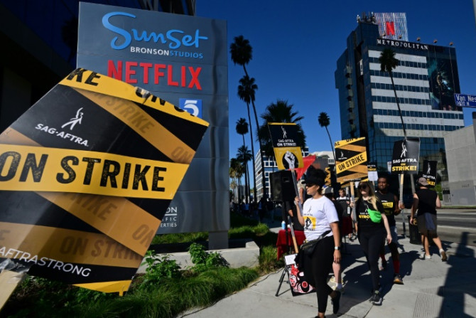 Une longue grève des acteurs hollywoodiens fait partie des troubles sociaux qui ont frappé l&#39;économie américaine cette année.