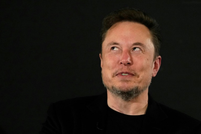 Le magnat de la technologie Elon Musk déclare que son nouveau chatbot IA Grok sera initialement diffusé auprès du niveau supérieur d&#39;abonnés sur X