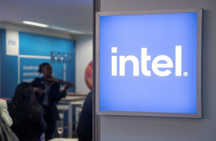 Le logo d&#39;Intel Corporation est visible à Davos