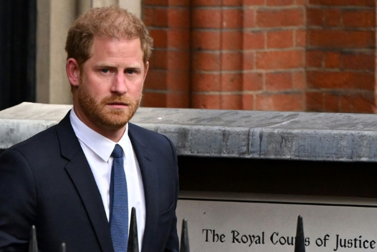 Le prince Harry entretient depuis longtemps une relation difficile avec les médias