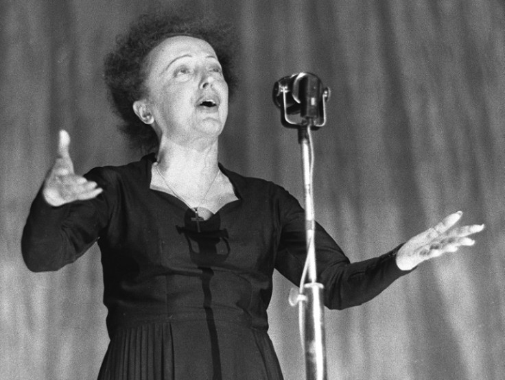Edith Piaf sur scène à l&#39;Olympia de Paris le 30 décembre 1960