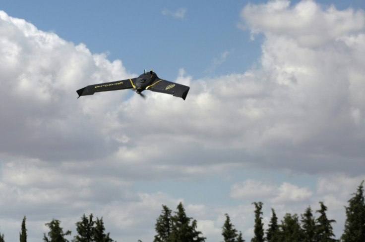 Un drone de la startup RoboCare survole une zone agricole pour scanner les arbres et évaluer leur état de santé général dans la région de Nabeul, en Tunisie