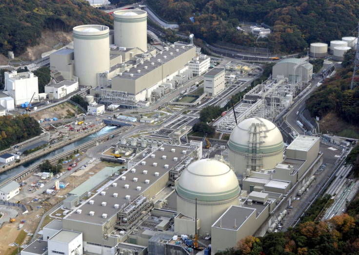 Une vue aérienne montre les bâtiments des réacteurs n° 4 (avant L), n° 3 (avant R), n° 2 (arrière L) et n° 1 de la centrale nucléaire de Takahama de Kansai Electric Power Co., dans la ville de Takahama, Fukui. préfecture, sur cette photo prise par Kyodo l