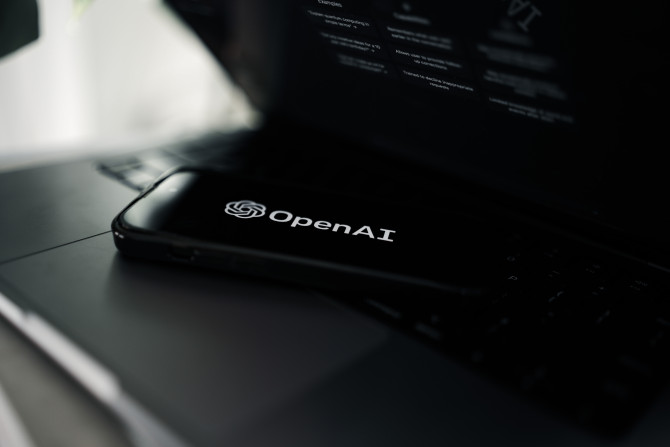 L'entreprise OpenAI doit-elle craindre la concurrence ?