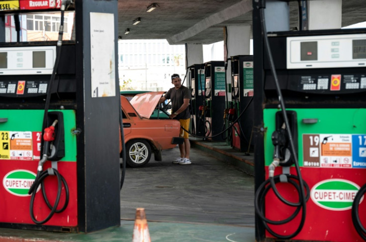 Le prix d&#39;un litre d&#39;essence ordinaire passera de 25 pesos (20 cents américains) à 132 pesos à Cuba à partir du 1er février.